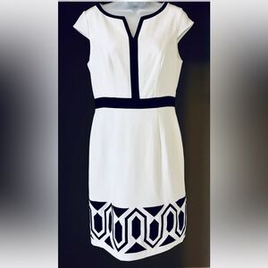 ADRIANNA PAPELL Black Cream V Neckline Cap Sleeve Career Dress 6 Lined Design